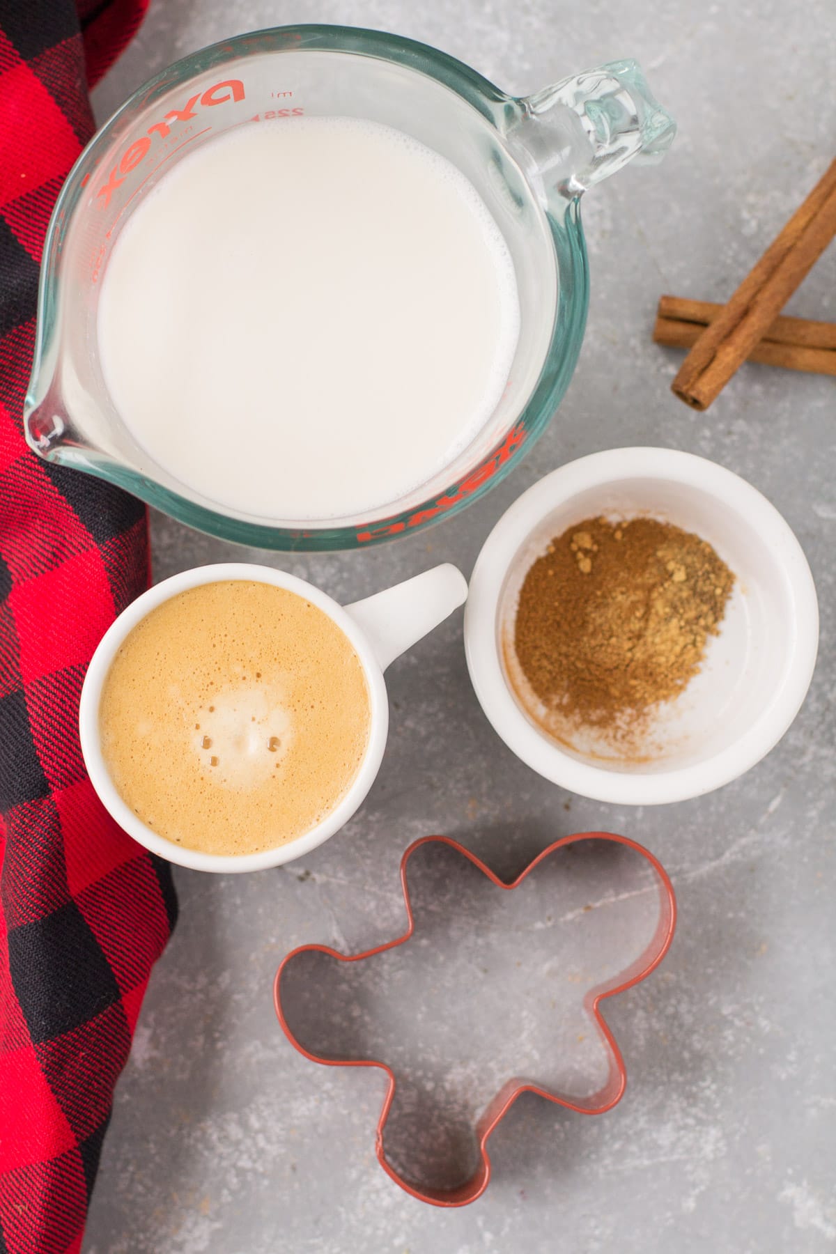 healthy-gingerbread-latte-the-clean-eating-couple