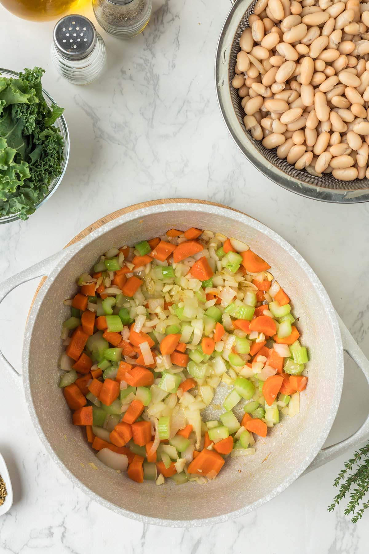 Tuscan White Bean Soup | The Clean Eating Couple