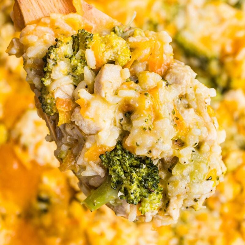 Broccoli Cheddar Chicken and Rice - The Clean Eating Couple